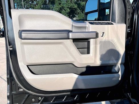 Used 2019 Ford F250 XLT w/ XLT Premium Package AWD/4WD image 23