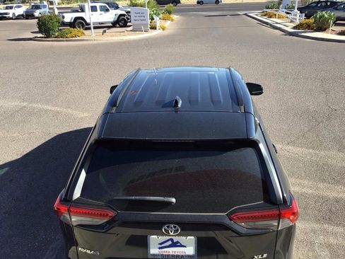 Used 2019 Toyota RAV4 XLE w/ Convenience Package FWD image 19