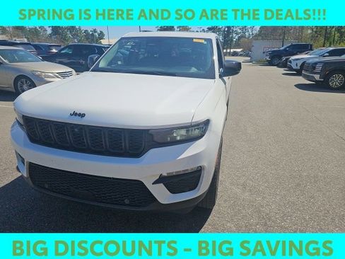 Used 2023 Jeep Grand Cherokee Limited w/ Luxury Tech Group II image 4
