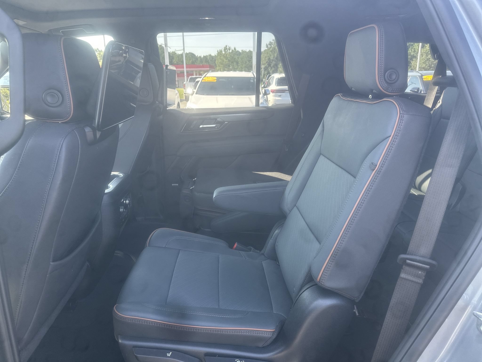 Used 2025 GMC Yukon AT4 w/ AT4 Premium Plus Package AWD/4WD image 17