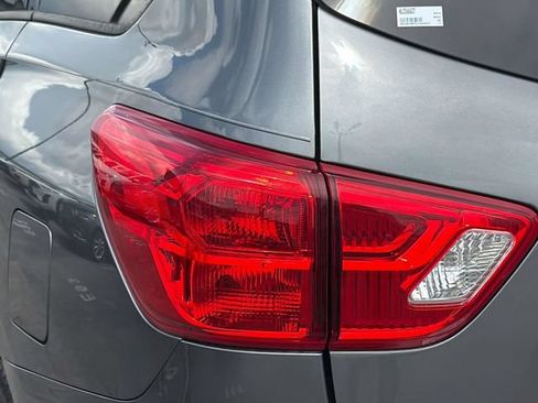 Used 2020 Nissan Pathfinder S AWD/4WD image 12