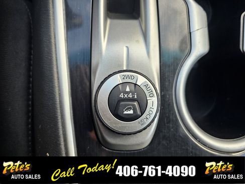 Used 2018 Nissan Pathfinder SV image 27