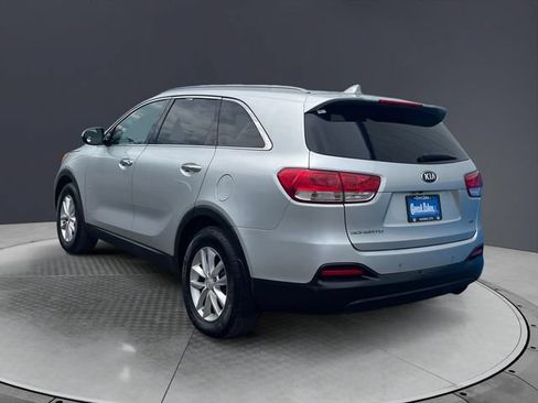 Used 2018 Kia Sorento FWD image 3