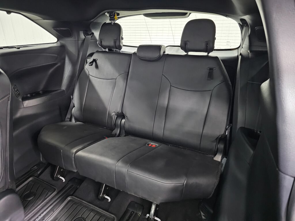 Used 2026 Toyota Sienna Platinum AWD/4WD image 13