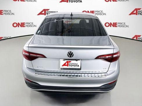 Used 2024 Volkswagen Jetta SE w/ Panoramic Sunroof Package FWD image 6