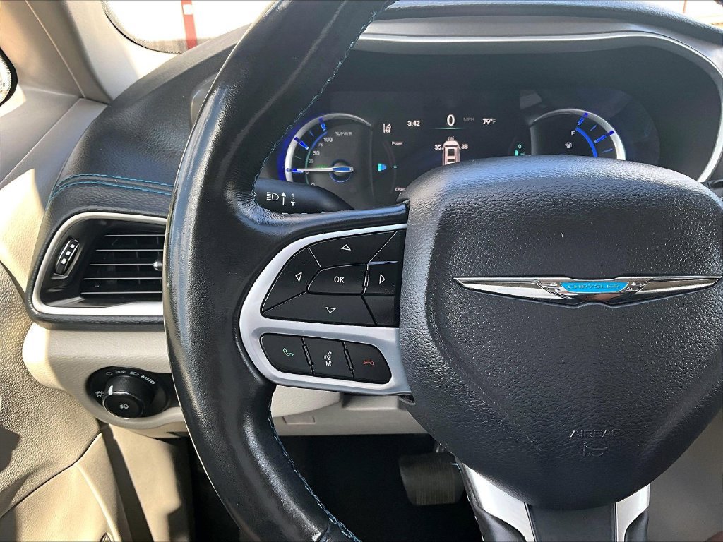 Used 2021 Chrysler Pacifica Touring-L w/ Uconnect Theater Family Group FWD image 14