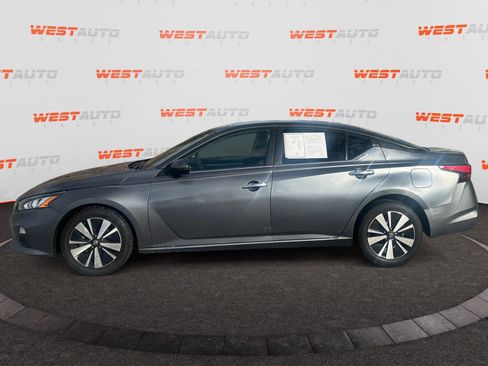 Used 2022 Nissan Altima 2.5 SV FWD image 2