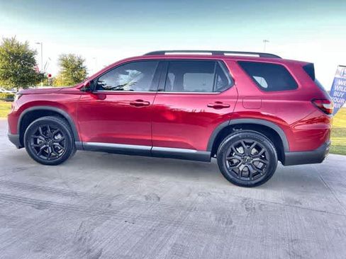 Used 2025 Honda Pilot Touring image 4