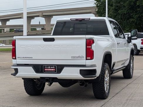 Used 2024 Chevrolet Silverado 2500 High Country w/ Technology Package AWD/4WD image 4