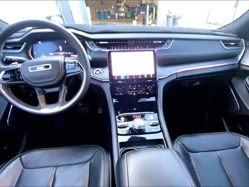 Certified 2023 Jeep Grand Cherokee Overland image 15