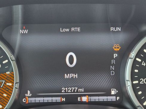 Used 2023 Jeep Renegade Latitude AWD/4WD image 10