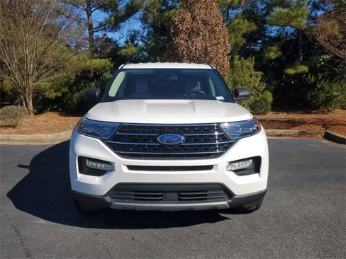 Used 2021 Ford Explorer XLT w/ Equipment Group 202A image 2