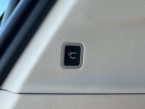 Used 2024 Chrysler Pacifica Touring-L FWD image 42