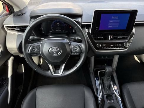 Used 2025 Toyota Corolla Cross XLE FWD image 12