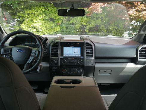 Used 2018 Ford F150 XLT w/ Equipment Group 302A Luxury AWD/4WD image 11