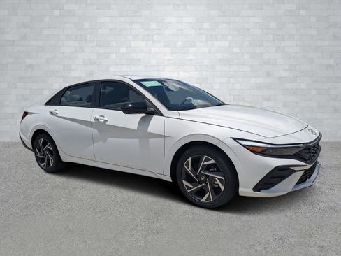 New 2025 Hyundai Elantra SEL image 1