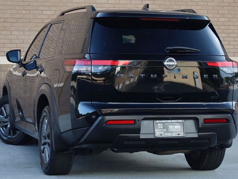 Used 2024 Nissan Pathfinder SV w/ Lighting Package (N92) FWD image 9