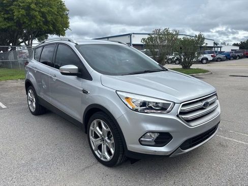 Used 2019 Ford Escape Titanium FWD image 3