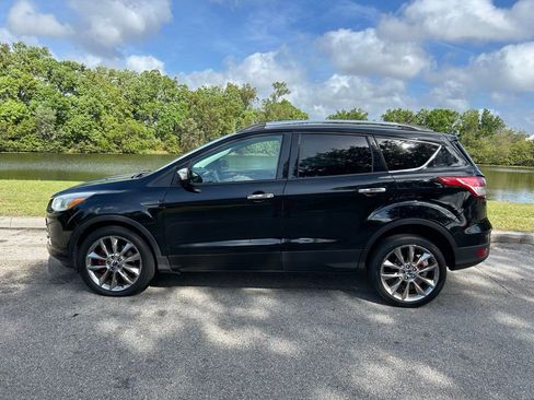 Used 2016 Ford Escape SE w/ SE Chrome Package image 2