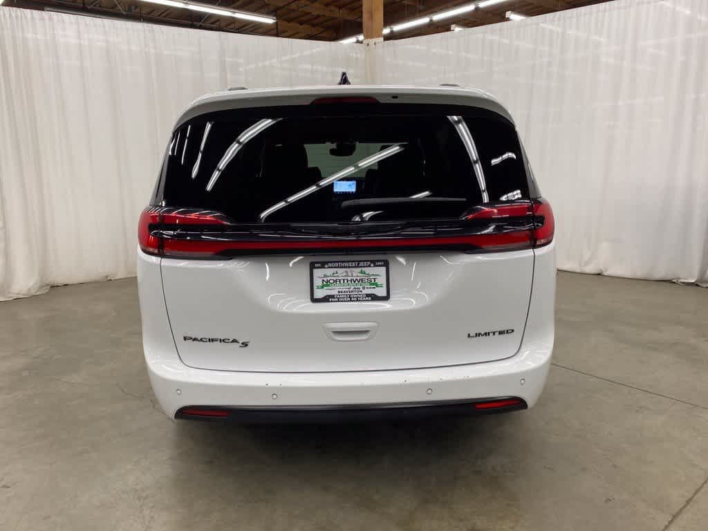 Used 2025 Chrysler Pacifica Limited FWD image 5