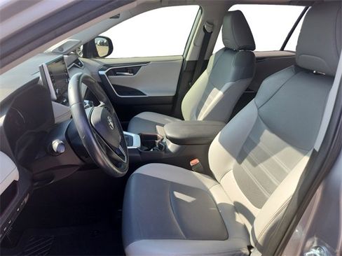 Used 2019 Toyota RAV4 Limited image 9