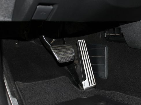 Used 2014 Nissan 370Z Touring w/ Sport Package RWD image 10