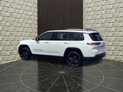 Certified 2023 Jeep Grand Cherokee L Altitude AWD/4WD image 12