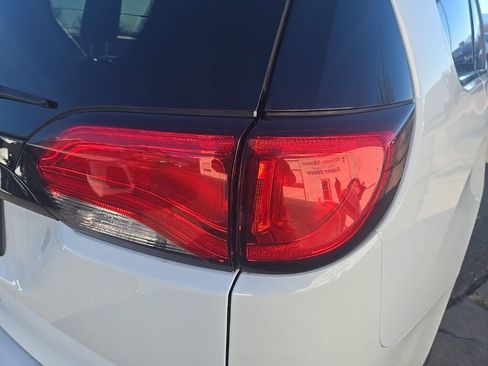 Used 2023 Chrysler Voyager LX image 34