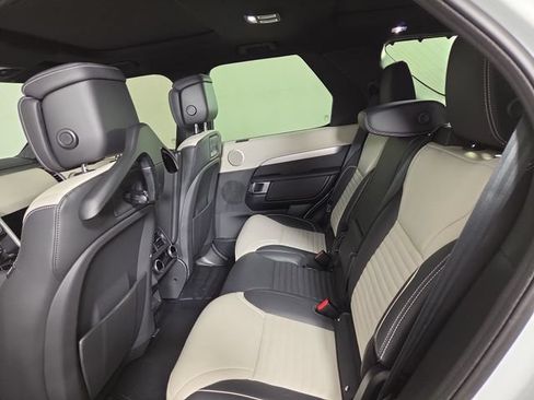 Used 2024 Land Rover Discovery Dynamic SE AWD/4WD image 15