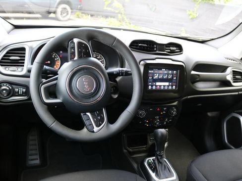 Used 2021 Jeep Renegade Latitude FWD image 13