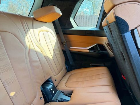 Used 2022 BMW X7 M50i w/ Executive Package image 29