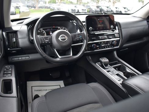 Used 2024 Nissan Pathfinder SV FWD image 30
