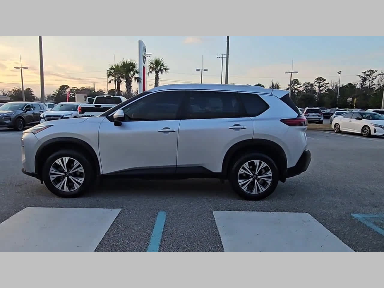 Used 2023 Nissan Rogue SV w/ SV Premium Package FWD image 28