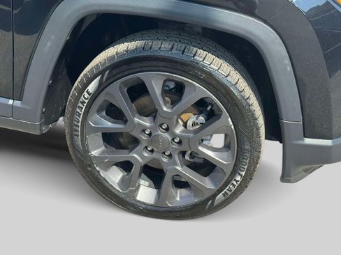 Used 2021 Jeep Compass Latitude w/ Sun and Sound Group AWD/4WD image 9