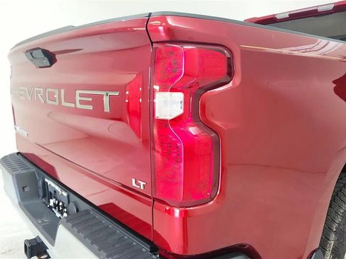 Used 2022 Chevrolet Silverado 1500 LT w/ Z71 Off-Road Package AWD/4WD image 36