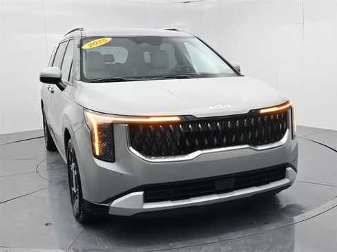 Certified 2025 Kia Carnival EX image 2