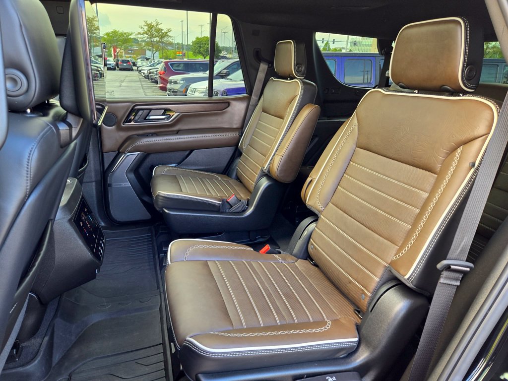 Used 2026 GMC Yukon Denali Ultimate AWD/4WD image 29