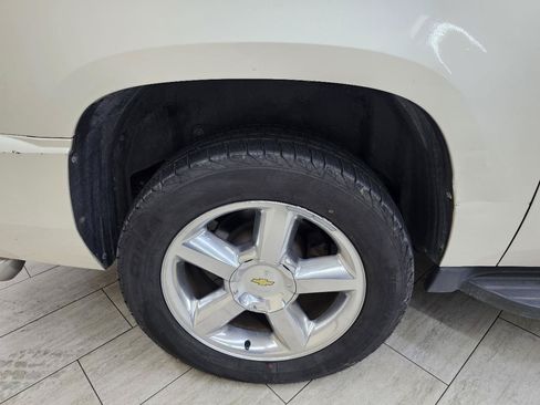 Used 2013 Chevrolet Suburban LTZ RWD image 38