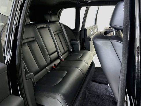 Used 2025 Rolls-Royce Cullinan AWD/4WD image 28