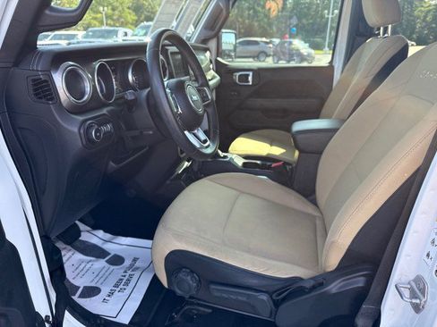 Used 2018 Jeep Wrangler Unlimited Sahara AWD/4WD image 19