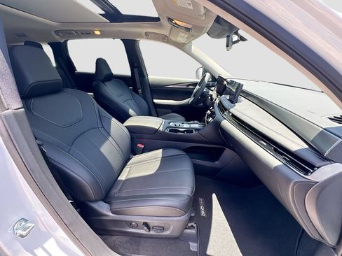 Certified 2026 INFINITI QX60 Luxe w/ Cargo Package FWD image 32