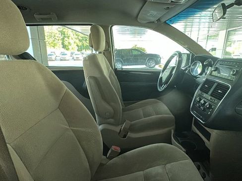 Used 2016 Dodge Grand Caravan SE w/ Quick Order Package 29E SE FWD image 11