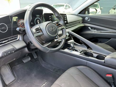 Used 2022 Hyundai Elantra SEL w/ Convenience Package image 32