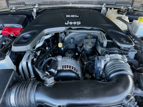 Used 2020 Jeep Gladiator Sport w/ Quick Order Package 24S image 29