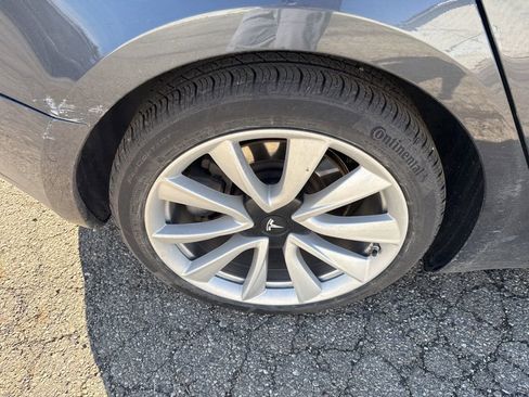 Used 2019 Tesla Model 3 image 10