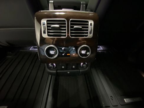 Used 2020 Land Rover Range Rover Long Wheelbase HSE image 35
