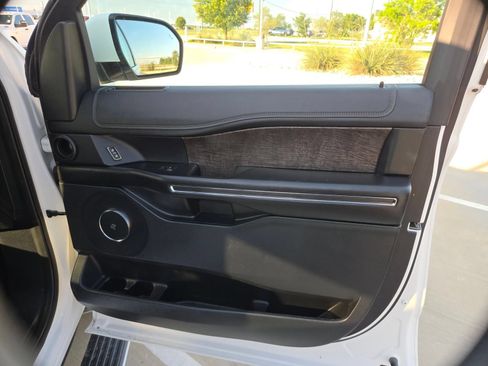 Used 2020 Ford Expedition Max Limited RWD image 29