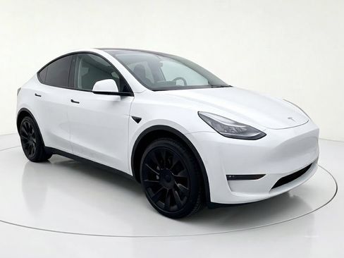 Used 2021 Tesla Model Y Long Range AWD/4WD image 1