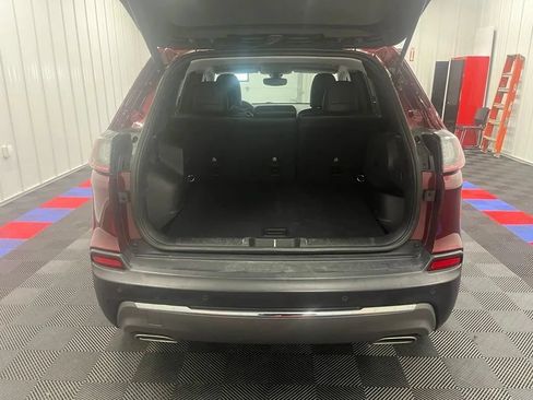 Used 2019 Jeep Cherokee Limited AWD/4WD image 4
