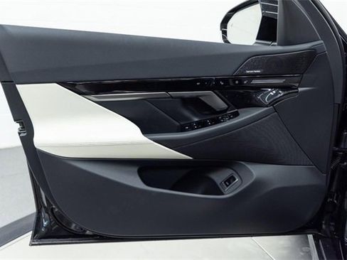 New 2026 BMW 530i xDrive w/ Premium Package image 15